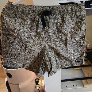 Columbia Women's Tan and Black Leaf-Print Shorts
